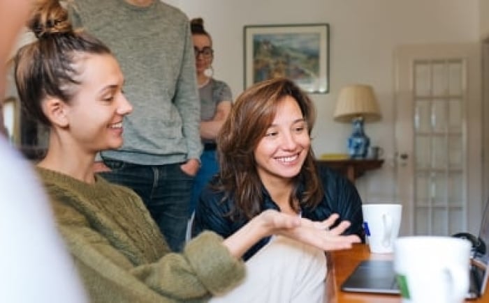 Friends4Friends aanbevelen-cashback-actie-zonnepanelen-laadpalen-airco-kopen